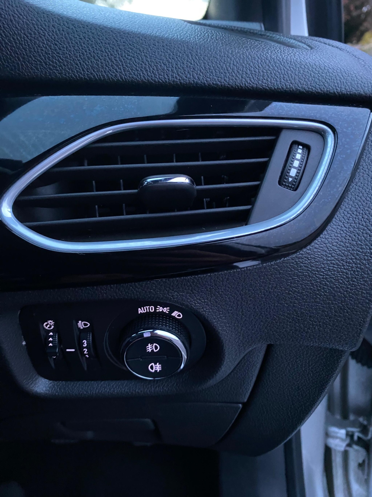 Used Vauxhall Astra 2017 for sale - 77738073: Photo 25