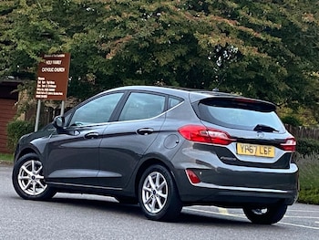 Used Ford Fiesta 2017 for sale - 76042243: Photo 2