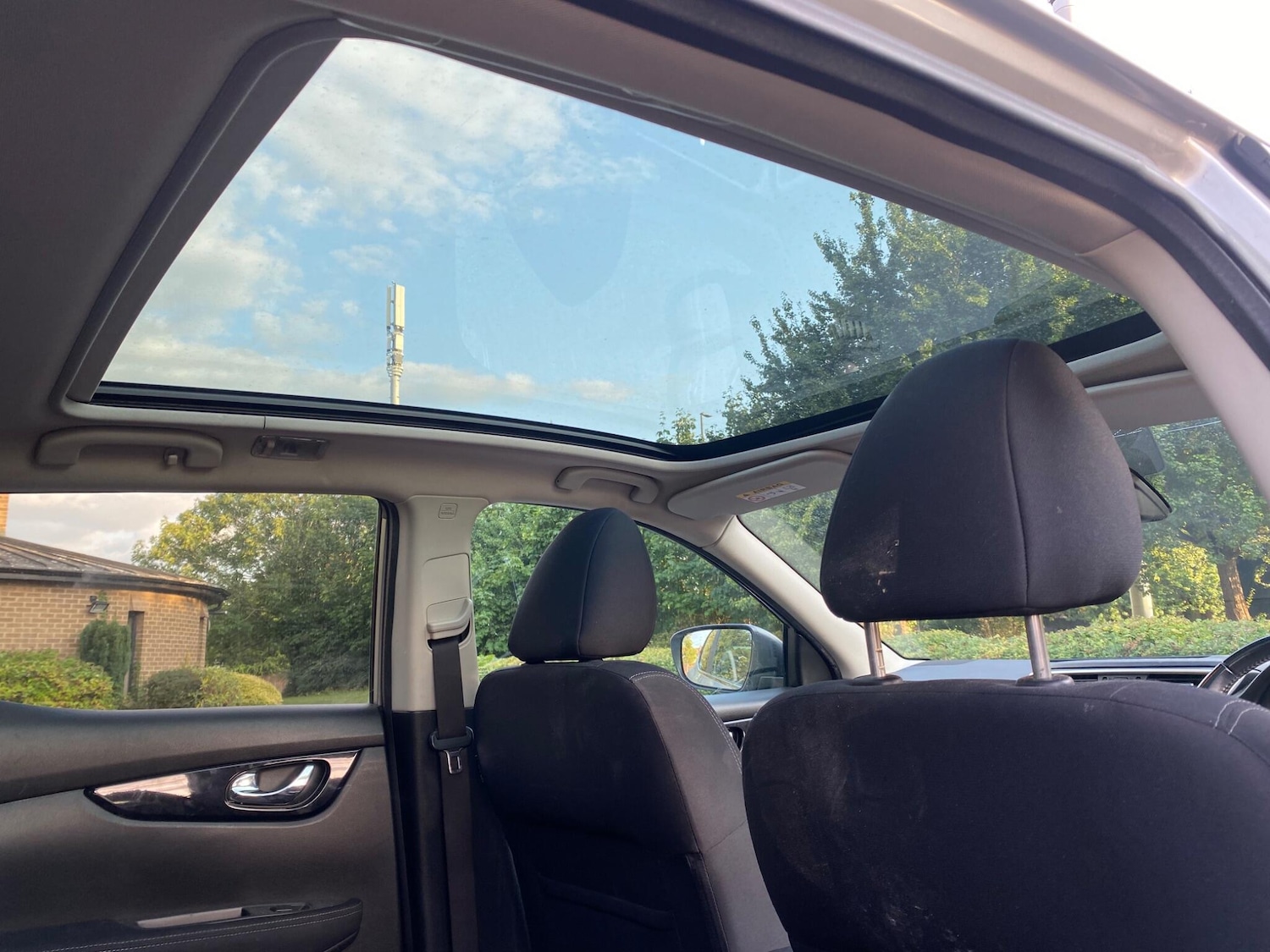 Used Nissan Qashqai 2015 for sale - 76388173: Photo 2