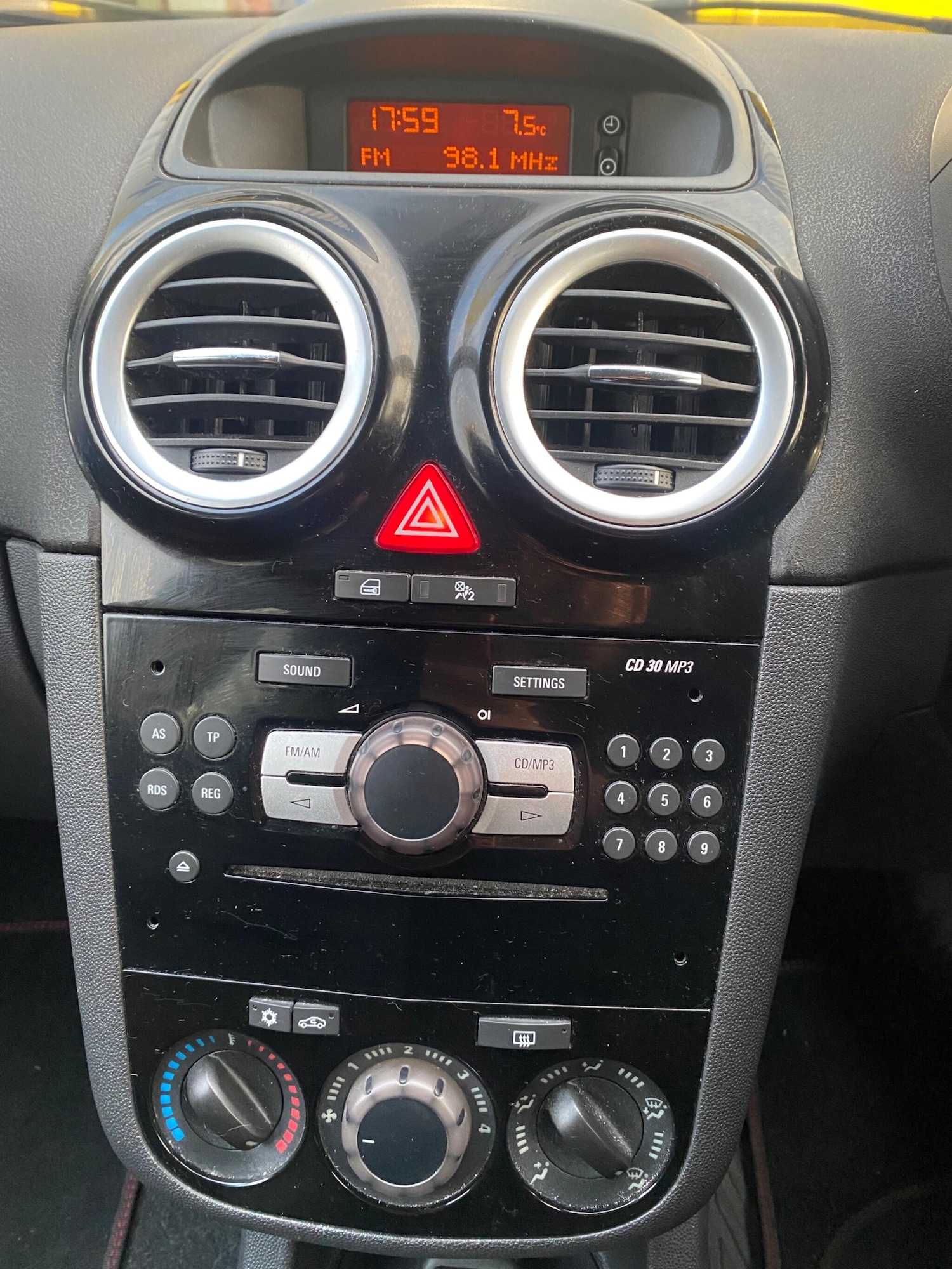 Used Vauxhall Corsa 2011 for sale - 78047220: Photo 12