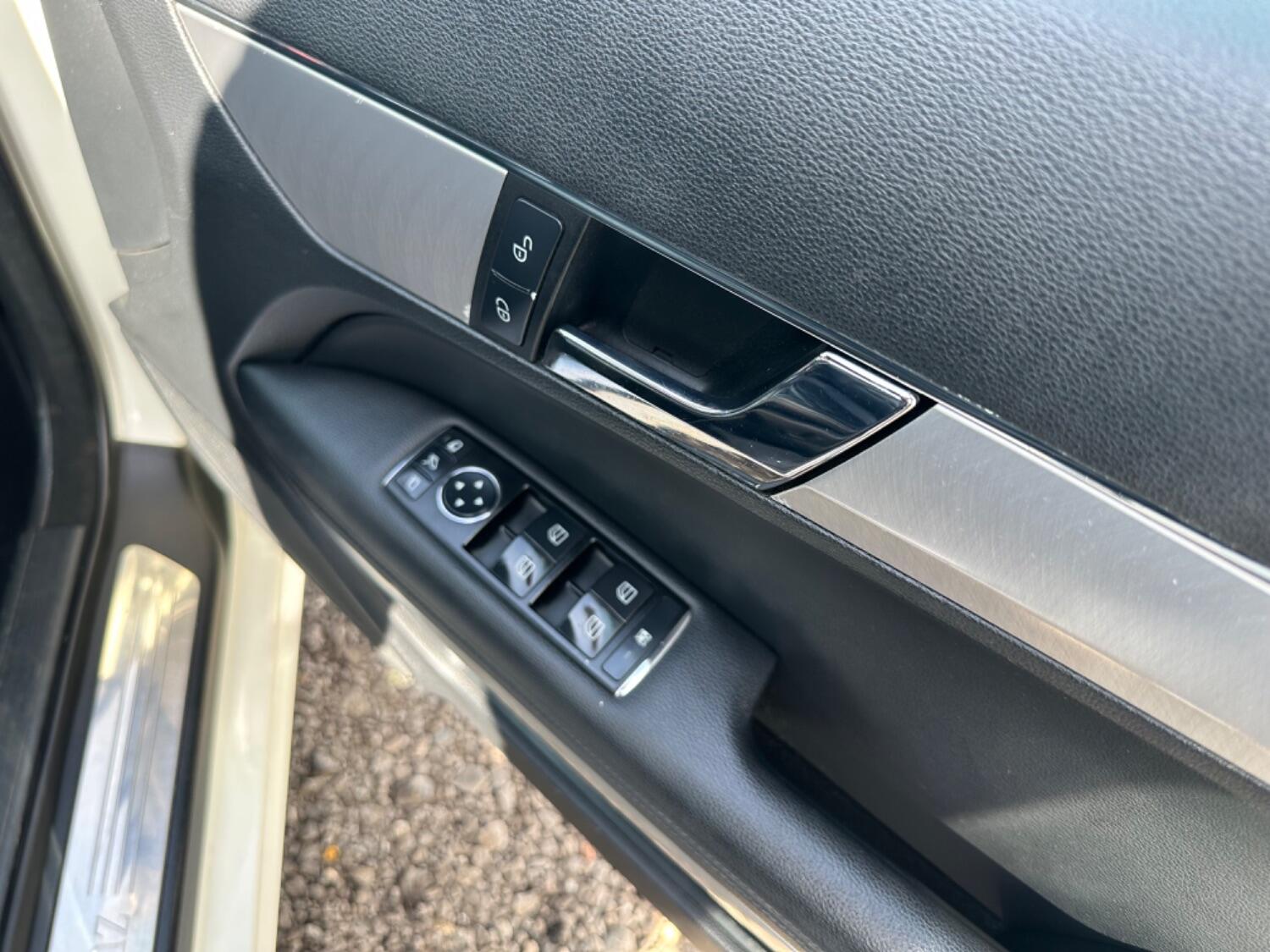 Used Mercedes-Benz E Class 2010 for sale - 76845052: Photo 11