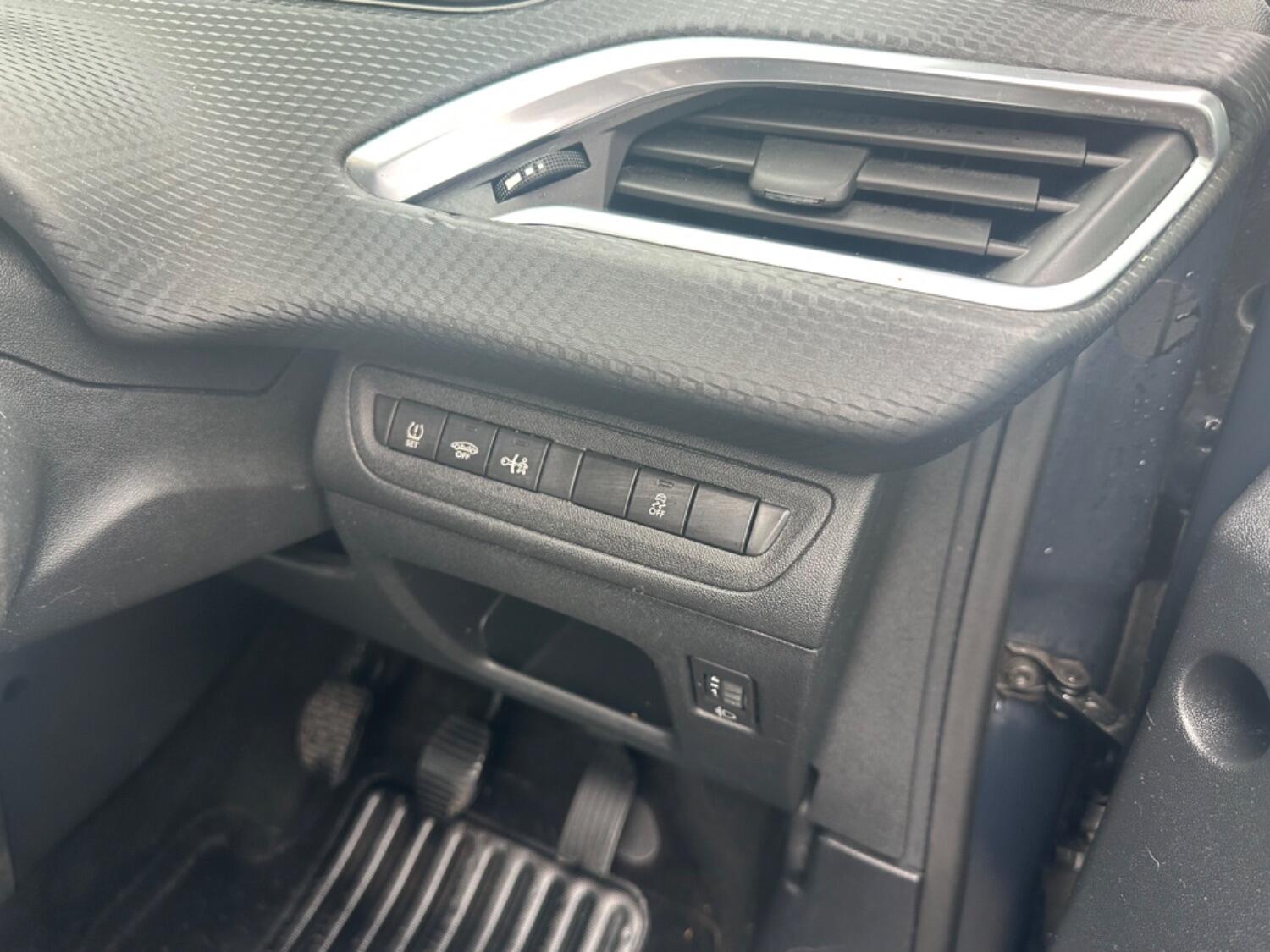 Used Peugeot 208 2017 for sale - 76769394: Photo 18