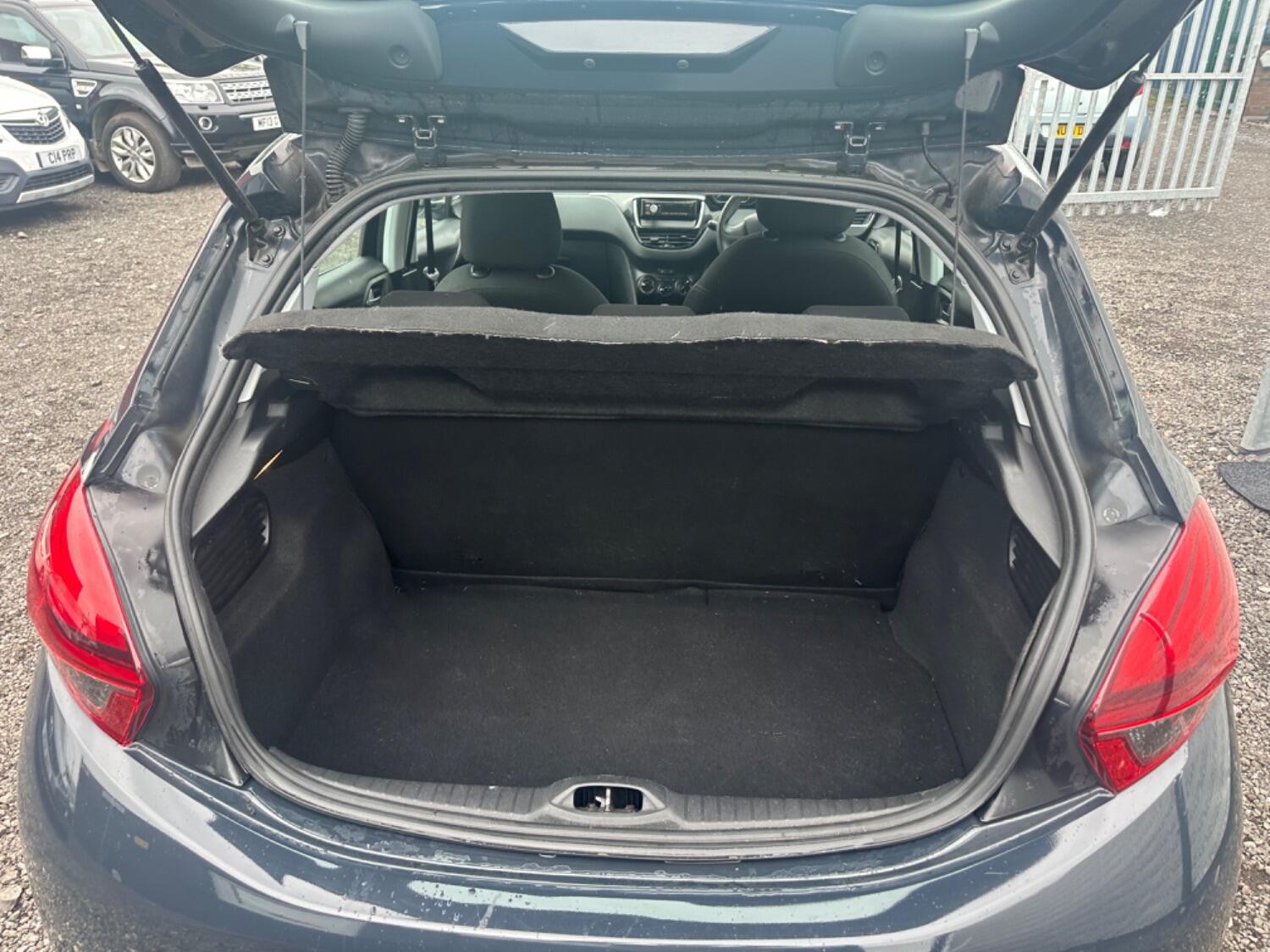 Used Peugeot 208 2017 for sale - 76769394: Photo 9