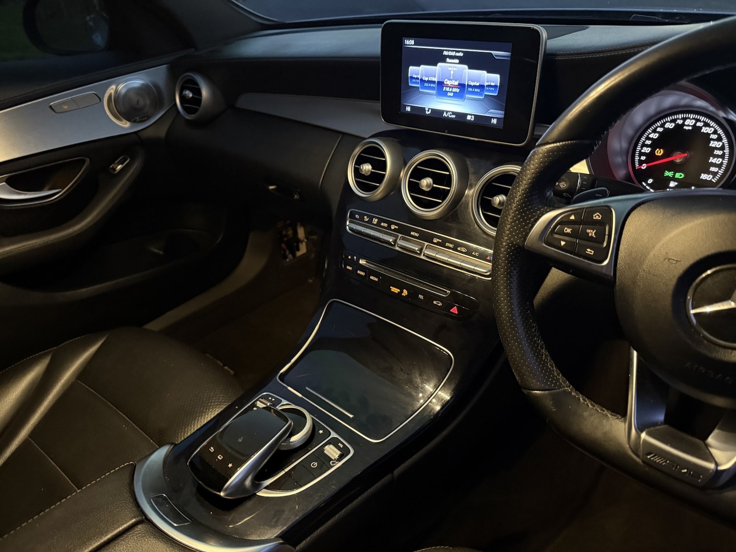 Used Mercedes-Benz C Class 2015 for sale - 77159272: Photo 23