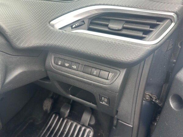 Used Peugeot 208 2017 for sale - 76164519: Photo 18
