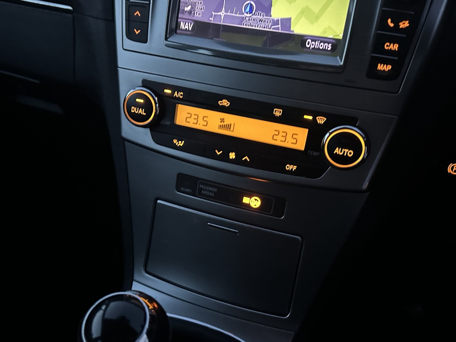 Used Toyota Avensis 2012 for sale - 77258556: Photo 30