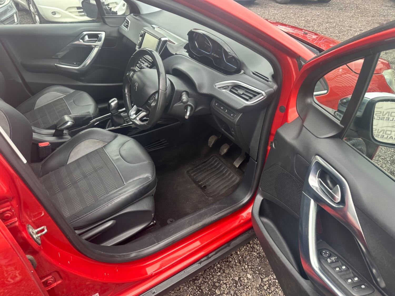 Used Peugeot 2008 2015 for sale - 76553950: Photo 11