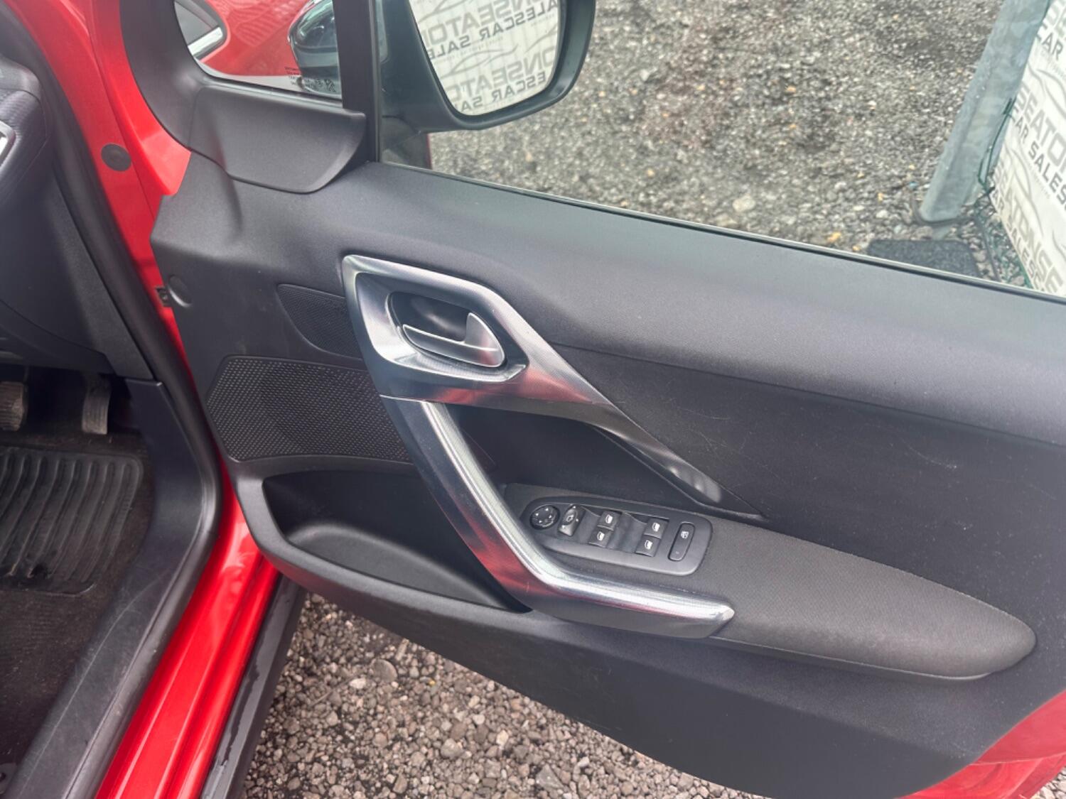 Used Peugeot 2008 2015 for sale - 76553950: Photo 13