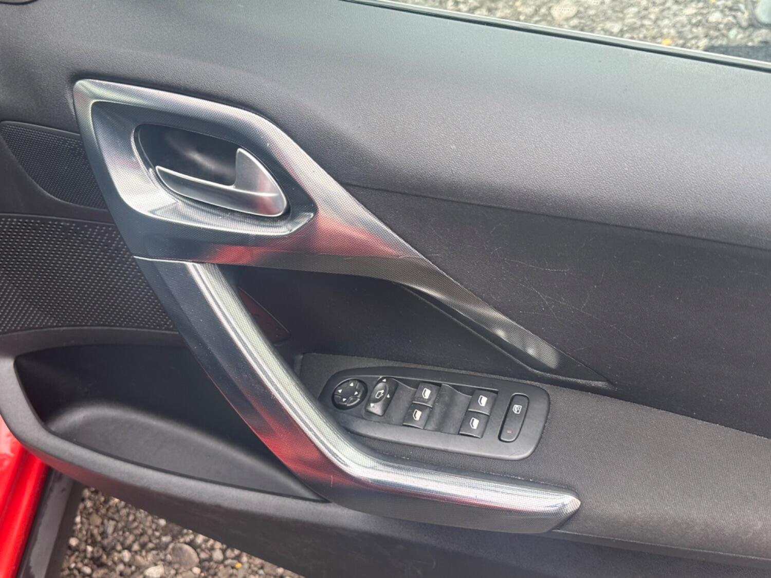 Used Peugeot 2008 2015 for sale - 76553950: Photo 14