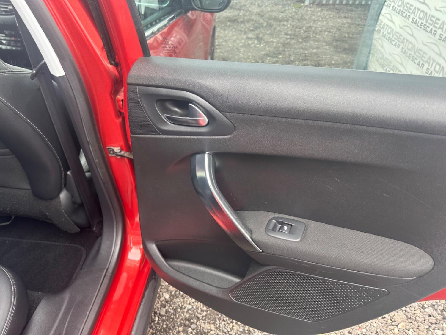 Used Peugeot 2008 2015 for sale - 76553950: Photo 40