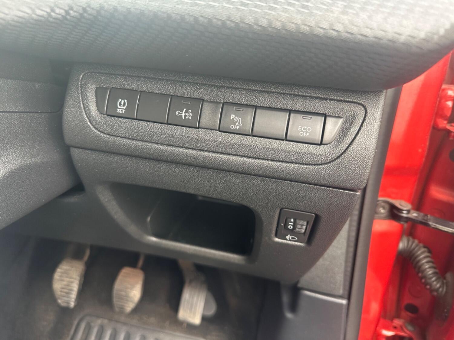 Used Peugeot 2008 2015 for sale - 76553950: Photo 45