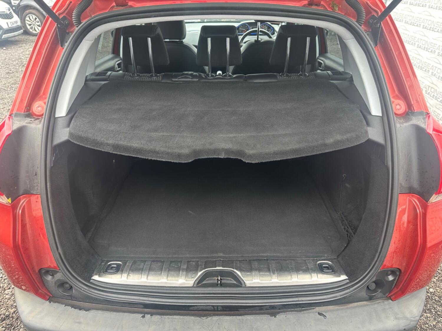 Used Peugeot 2008 2015 for sale - 76553950: Photo 9