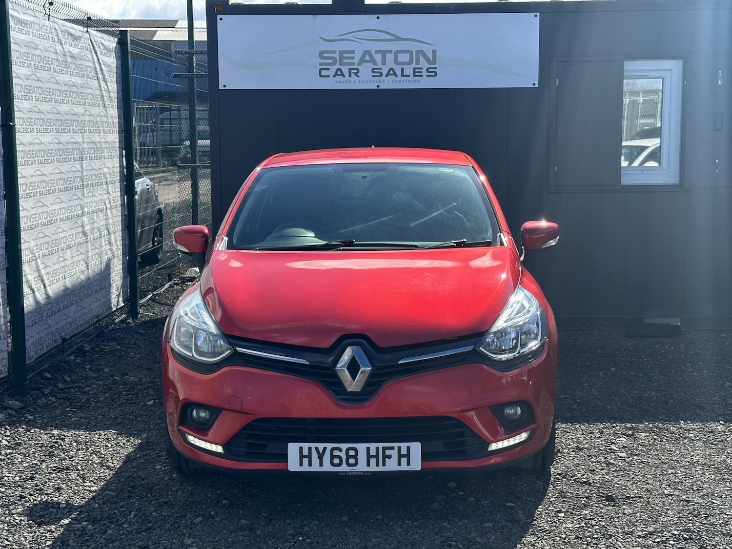 Used Renault Clio 2018 for sale - 78121579: Photo 2