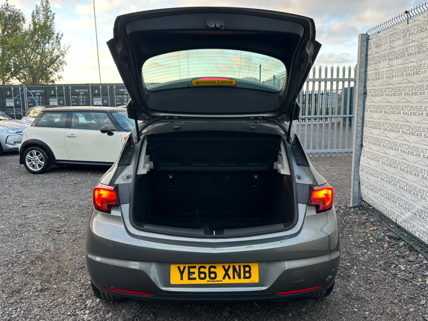 Used Vauxhall Astra 2017 for sale - 76273301: Photo 6