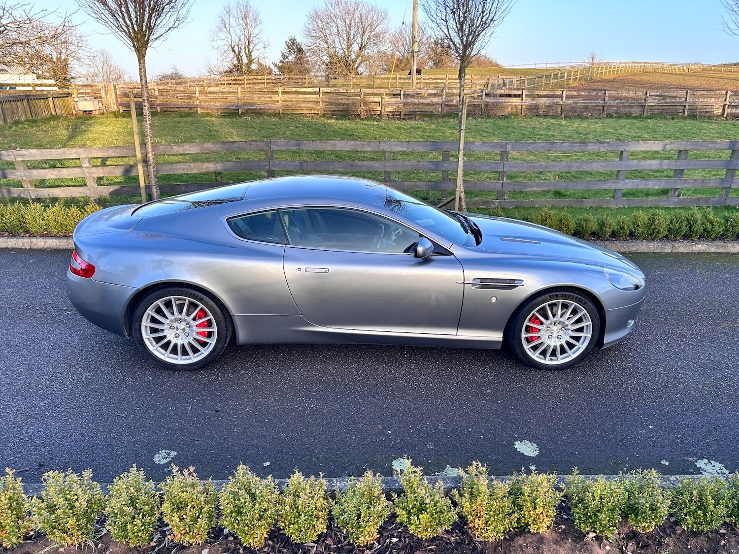 Used Aston Martin DB9 2005 for sale - 77355124: Photo 2