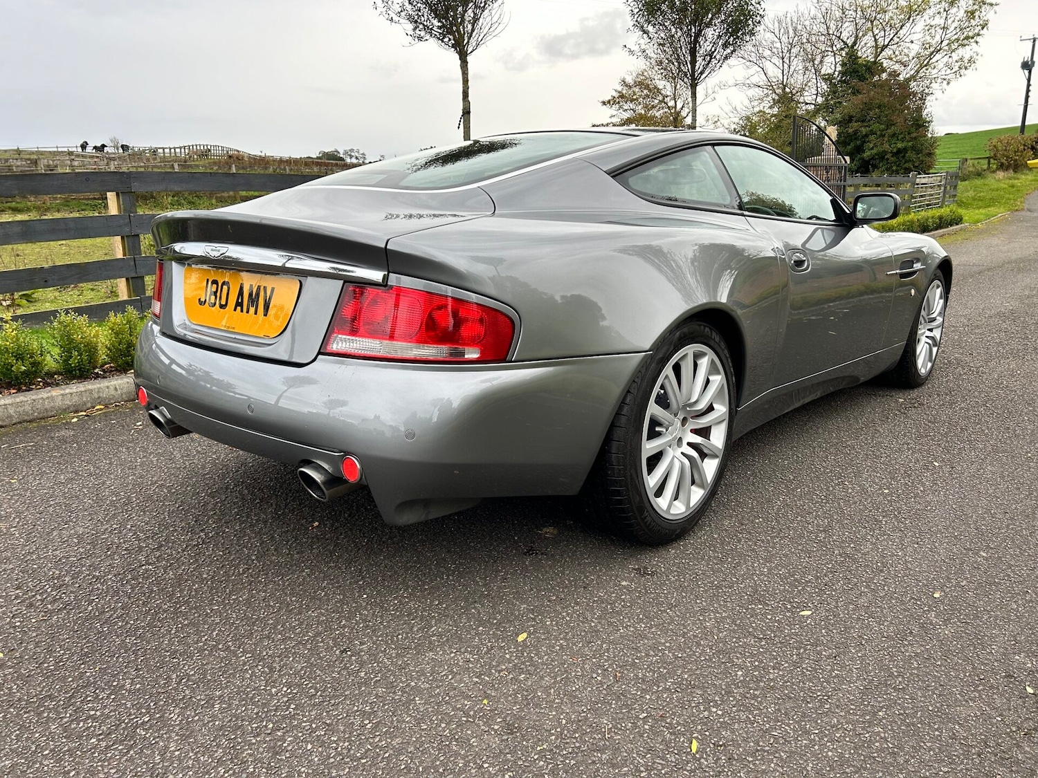Used Aston Martin Vanquish 2003 for sale - 77034487: Photo 11