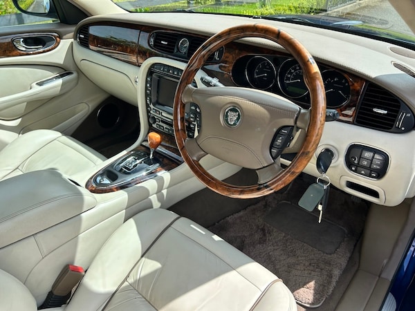 Used Jaguar XJ 2004 for sale - 75426363: Photo 8
