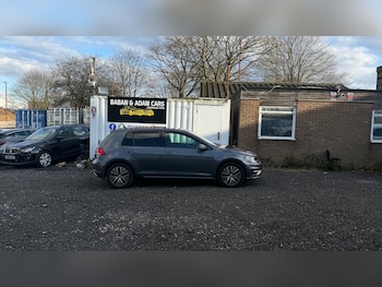 Used Volkswagen Golf 2017 for sale - 77704390: Photo