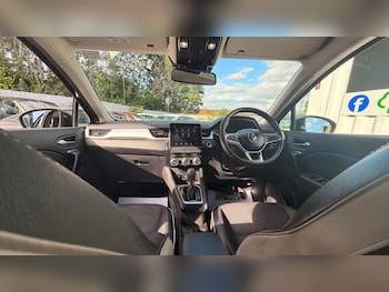 Used Renault Captur 2023 for sale - 78897786: Photo
