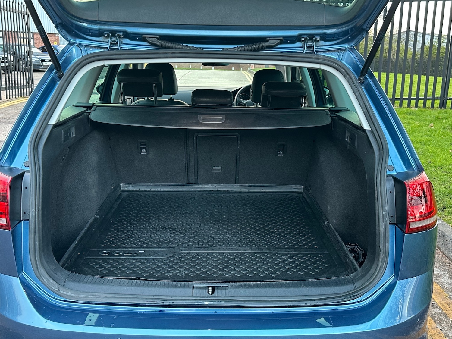 Used Volkswagen Golf 2017 for sale - 77240324: Photo 10