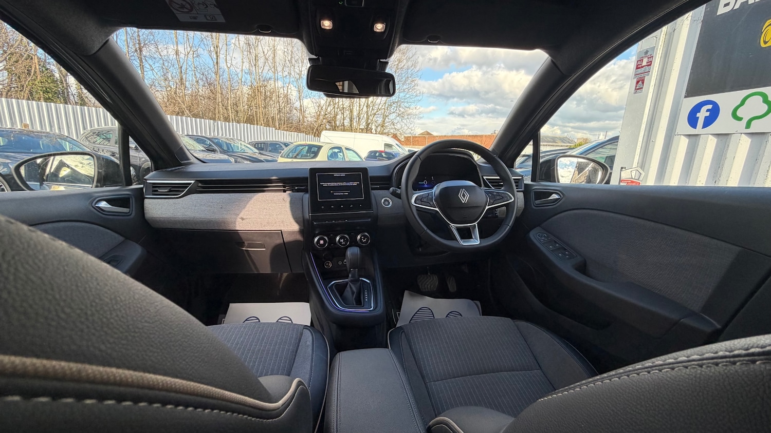 Used Renault Clio 2023 for sale - 77704346: Photo 32