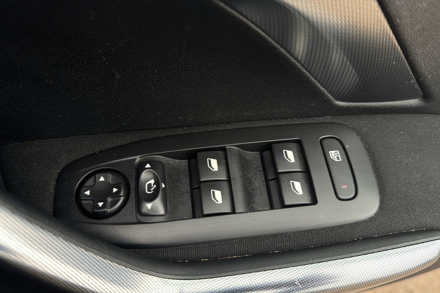 Used Peugeot 2008 2017 for sale - 77787287: Photo 30