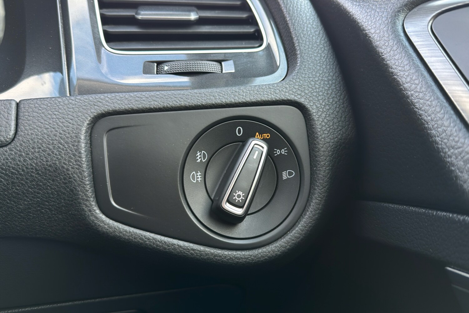 Used Volkswagen Golf 2019 for sale - 76248924: Photo 23