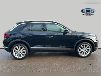 Used Volkswagen T-Roc 2020 for sale - 76718600: Photo