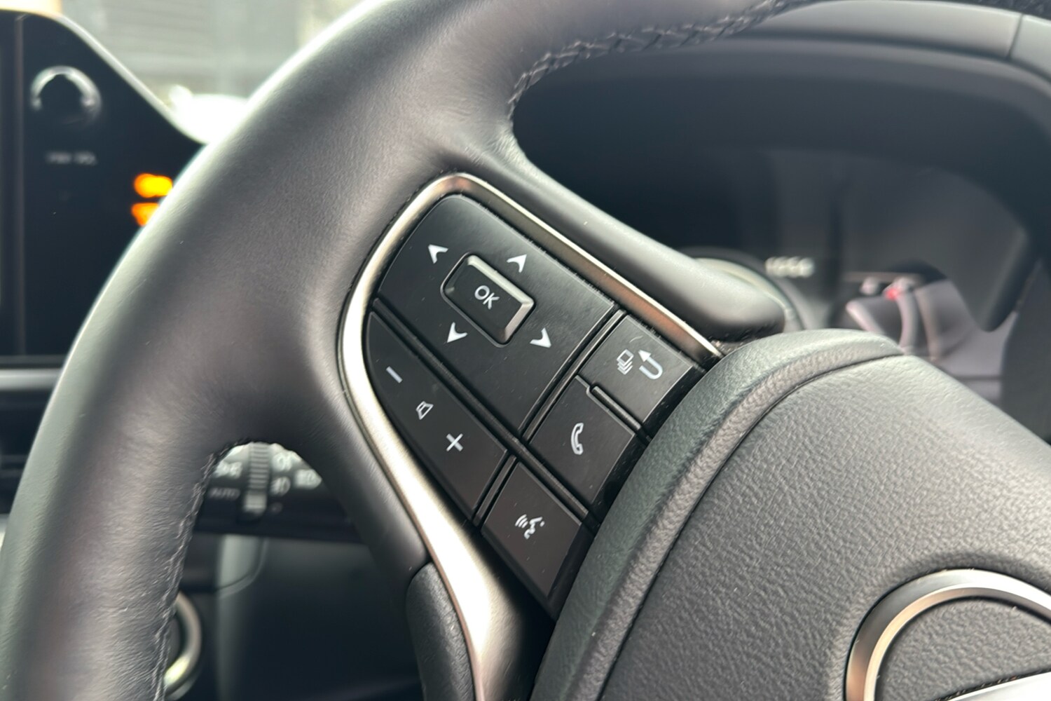 Used Lexus UX 2023 for sale - 76230262: Photo 17