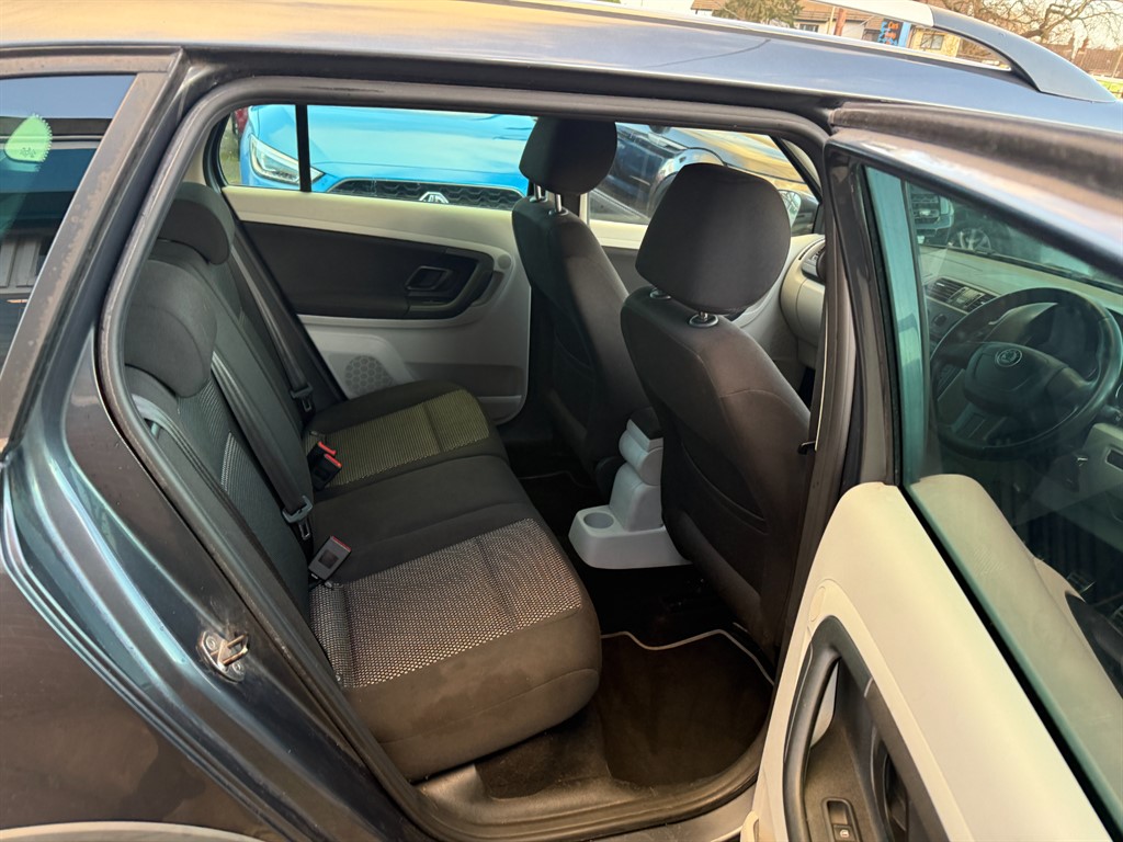 Used Skoda Fabia 2011 for sale - 76928324: Photo 8