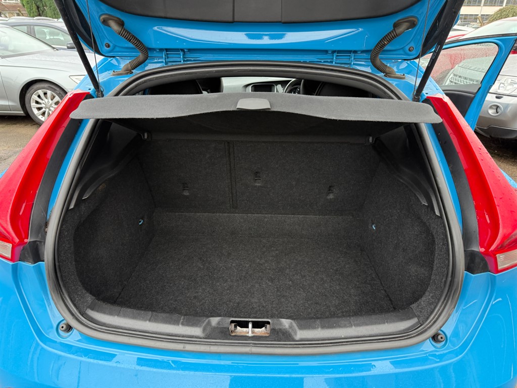 Used Volvo V40 2016 for sale - 76459385: Photo 10