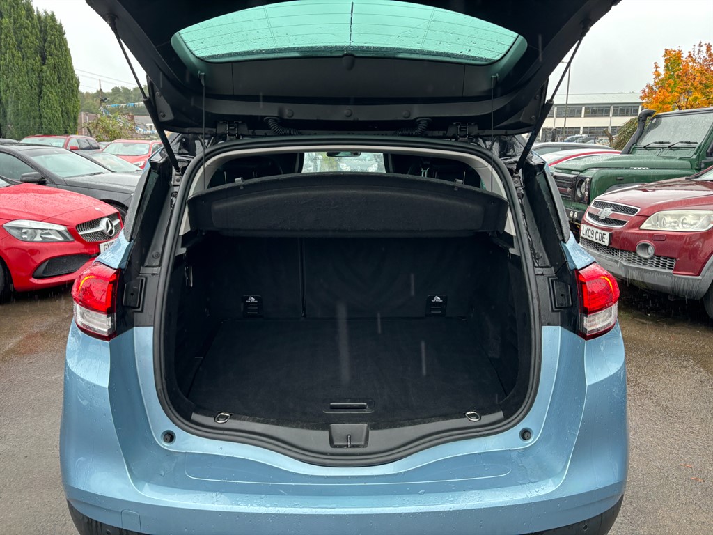 Used Renault Scenic 2017 for sale - 76184138: Photo 9