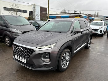 Used Hyundai Santa Fe 2018 for sale - 77702903: Photo