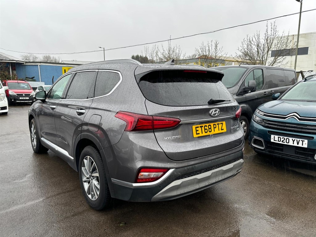 Used Hyundai Santa Fe 2018 for sale - 77702903: Photo 4