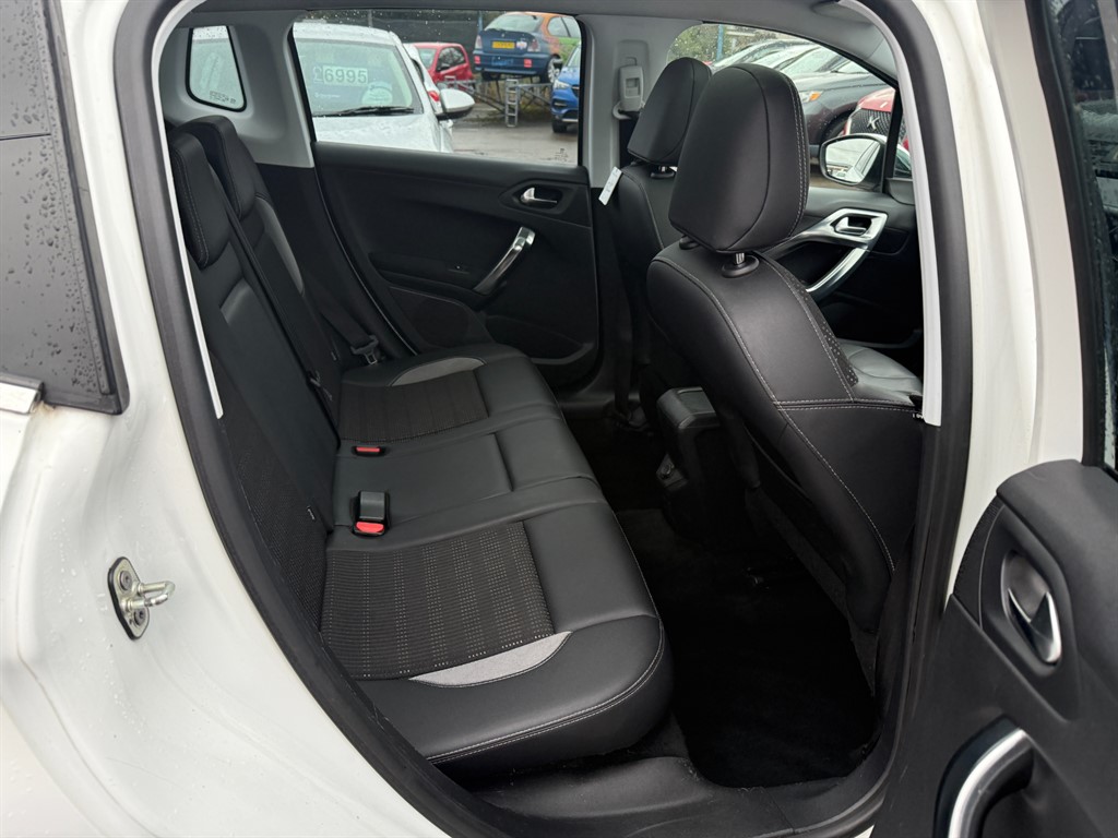 Used Peugeot 2008 2015 for sale - 76459387: Photo 8