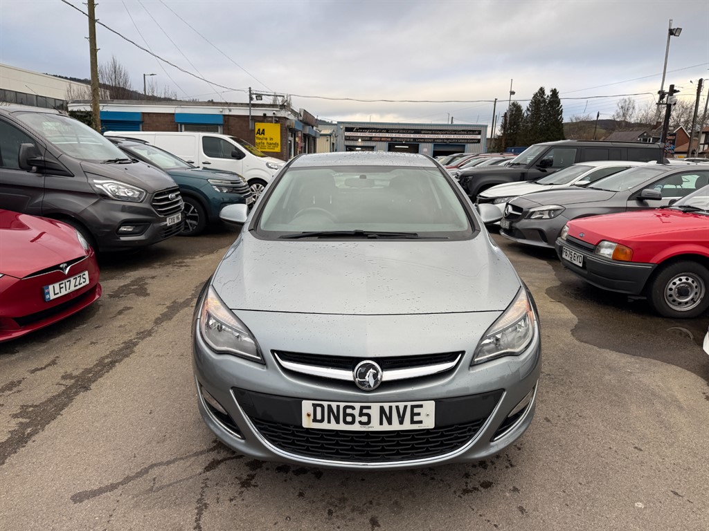 Used Vauxhall Astra 2015 for sale - 77630977: Photo 2