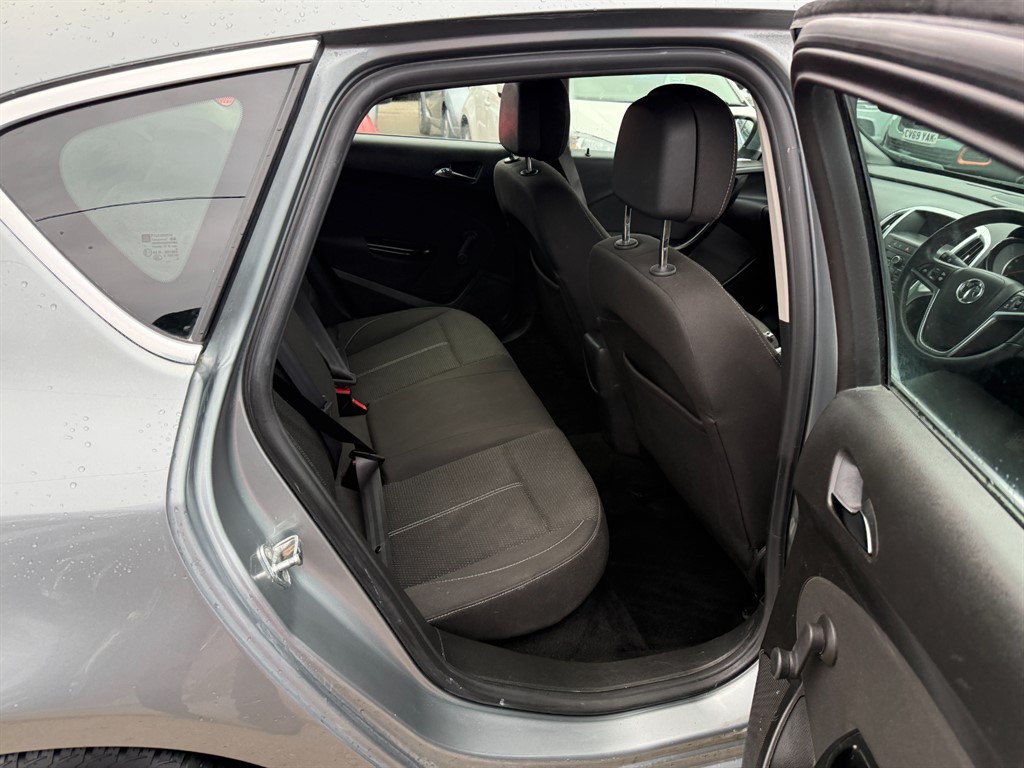 Used Vauxhall Astra 2015 for sale - 77630977: Photo 8