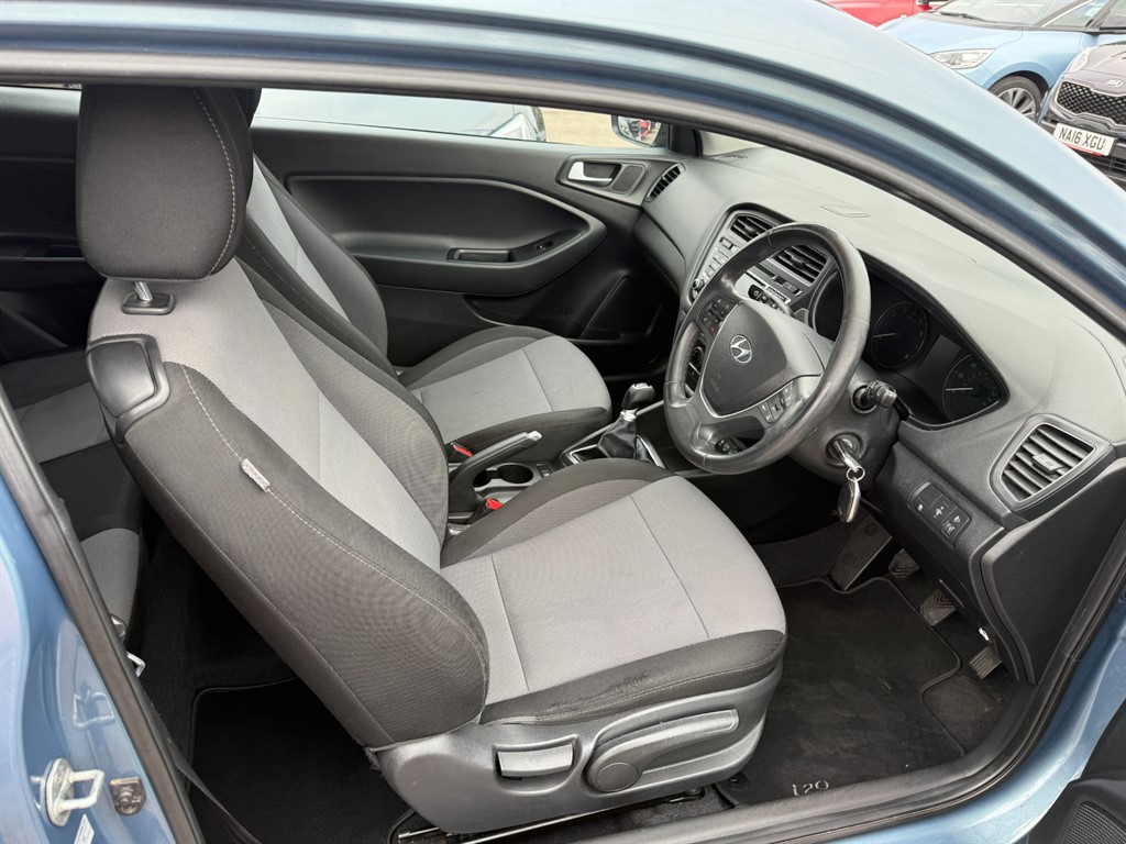 Used Hyundai i20 2015 for sale - 76332377: Photo 7