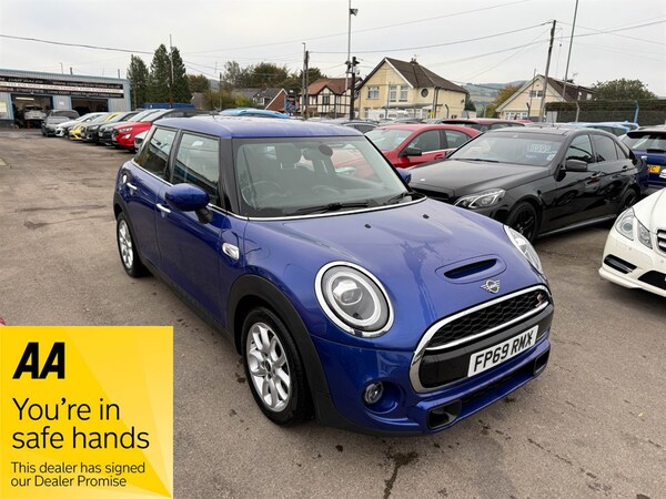 Used MINI Hatch 2019 for sale - 76290136: Photo 1