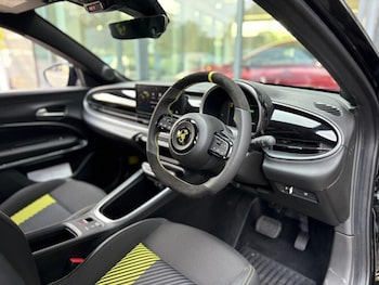 Used Abarth 600e 2025 for sale - 76302029: Photo