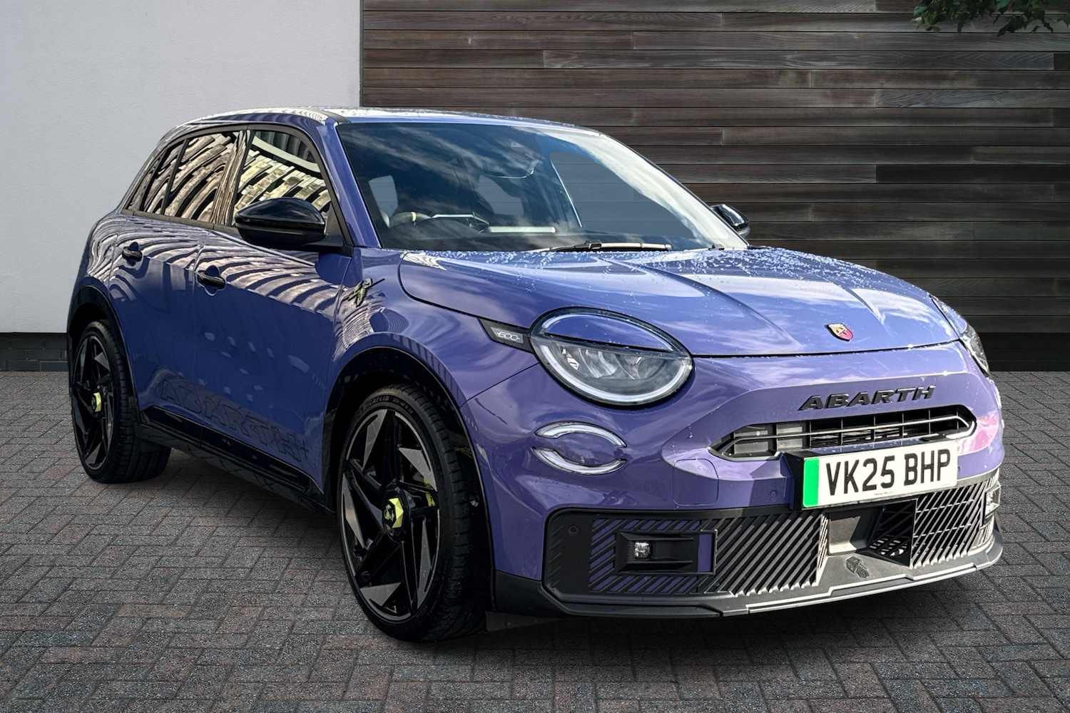 Used Abarth 600e 2025 for sale - 76680242: Photo 1