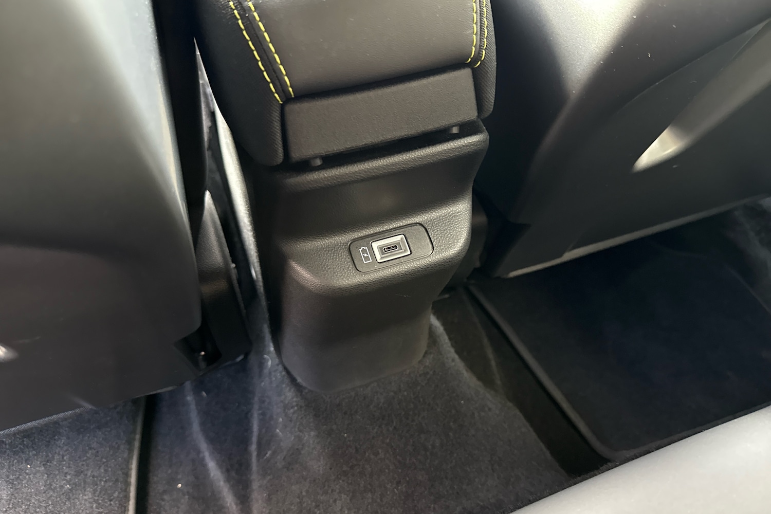 Used Abarth 600e 2025 for sale - 76680242: Photo 12