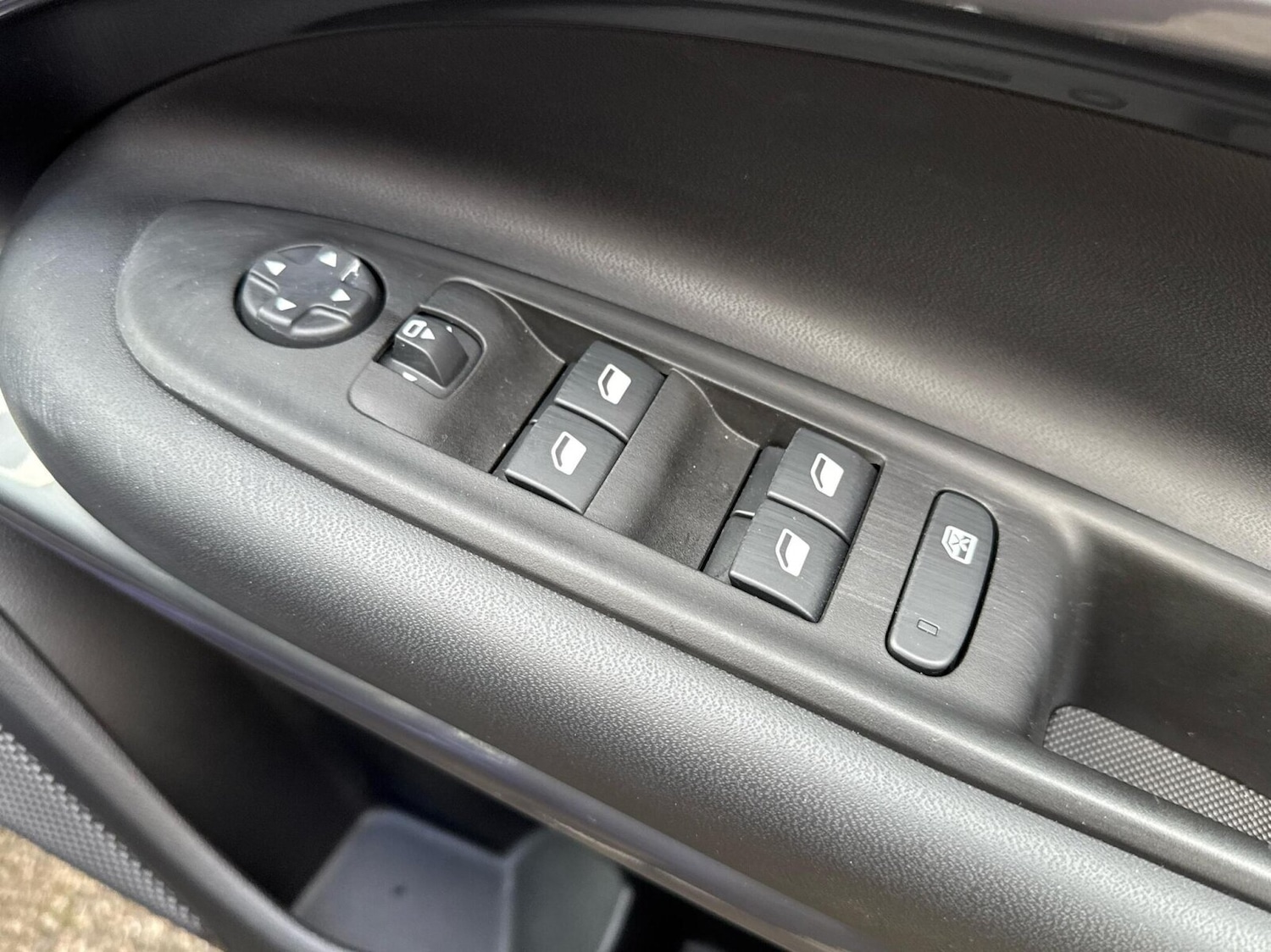 Used Abarth 600e 2025 for sale - 76680242: Photo 16