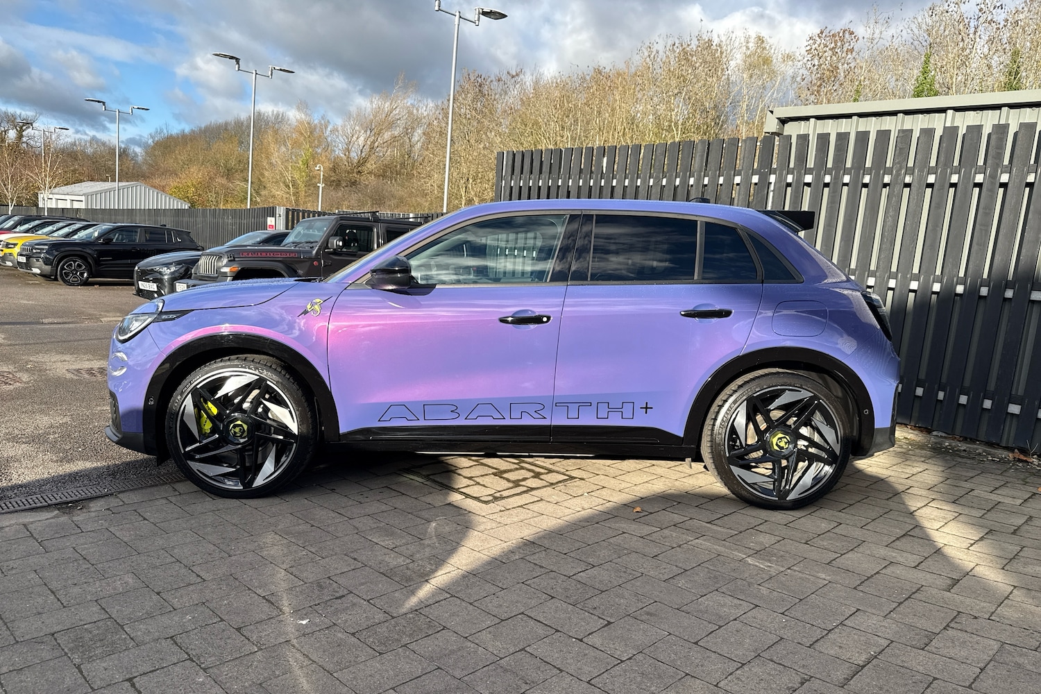 Used Abarth 600e 2025 for sale - 76680242: Photo 5