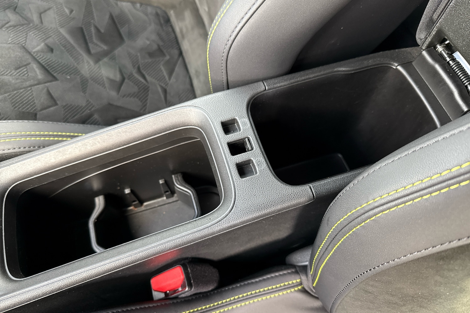 Used Abarth 600e 2025 for sale - 76680242: Photo 8