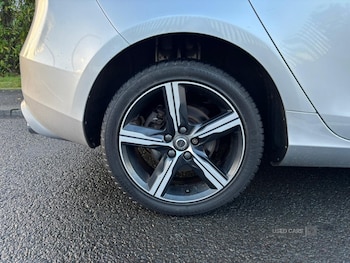 Used Volvo V40 2016 for sale - 76621254: Photo