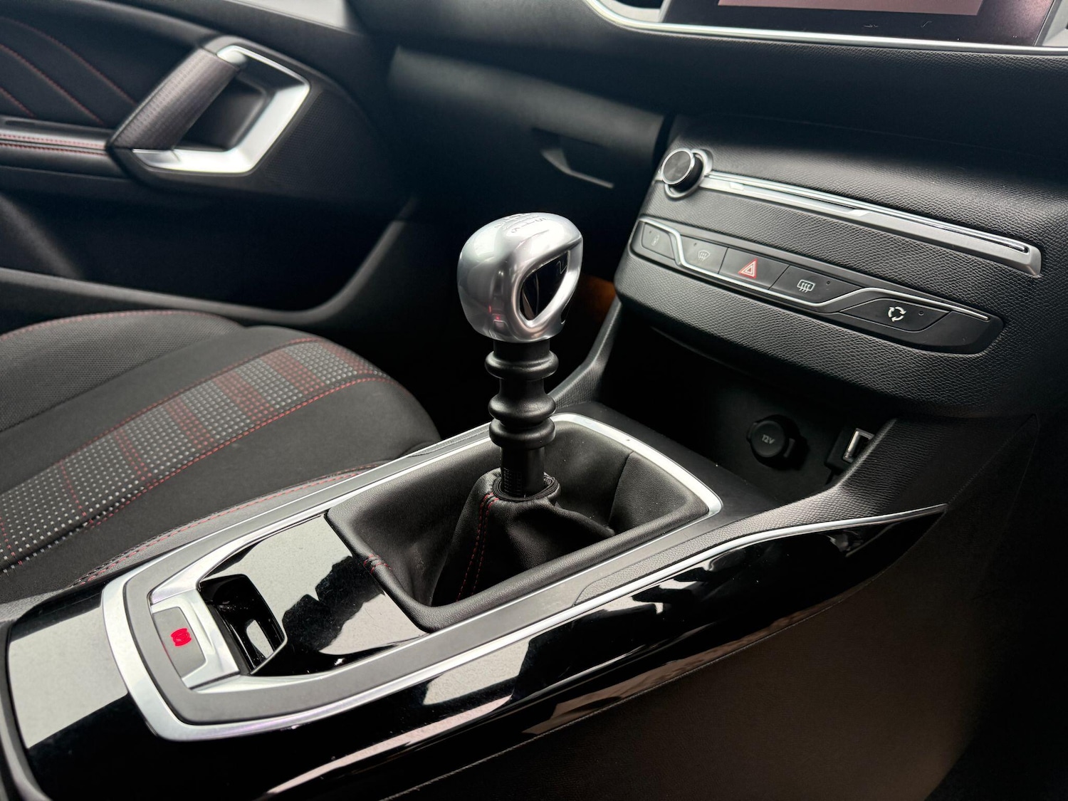 Used Peugeot 308 2018 for sale - 77469296: Photo 30