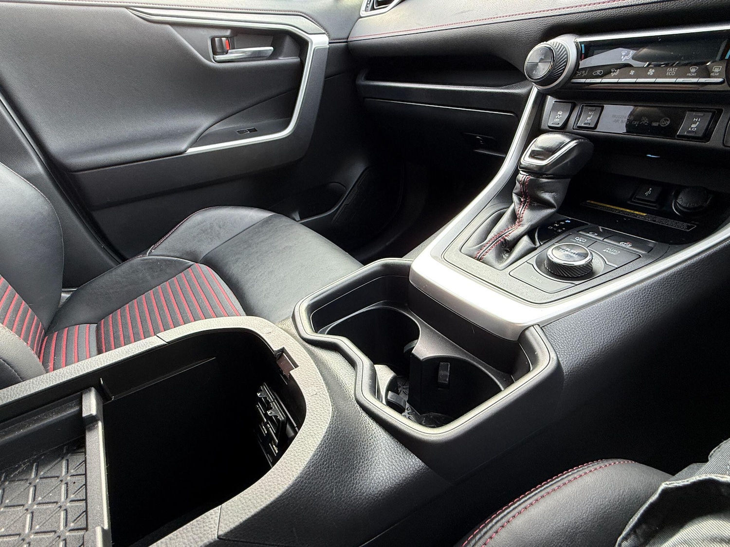 Used Toyota RAV4 2021 for sale - 77598628: Photo 9