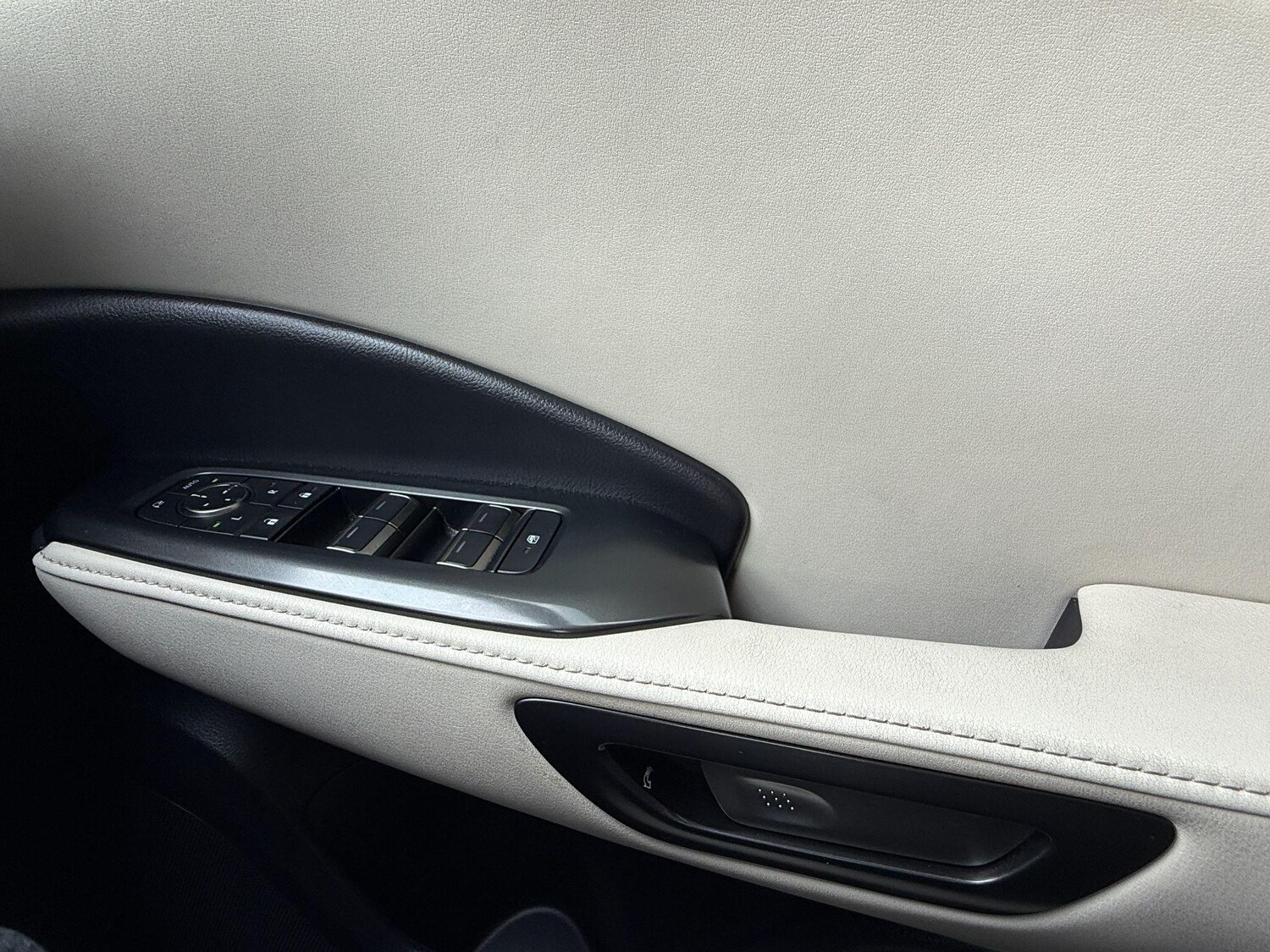 Used Lexus LBX 2024 for sale - 77738119: Photo 25