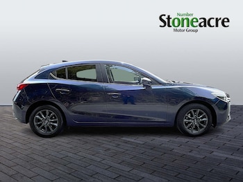 Used Mazda Mazda3 2017 for sale - 76138327: Photo 2